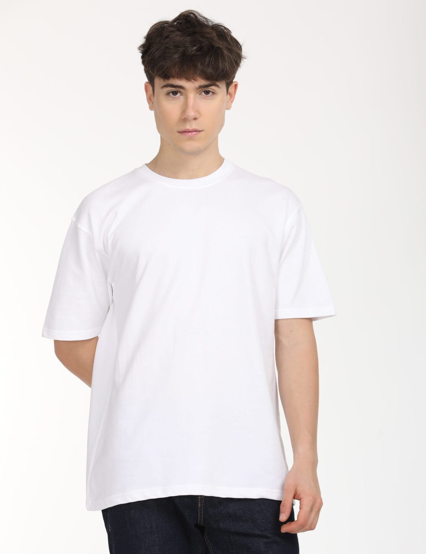 Pure Minimalism: Classic White Oversized Tee - Image 8